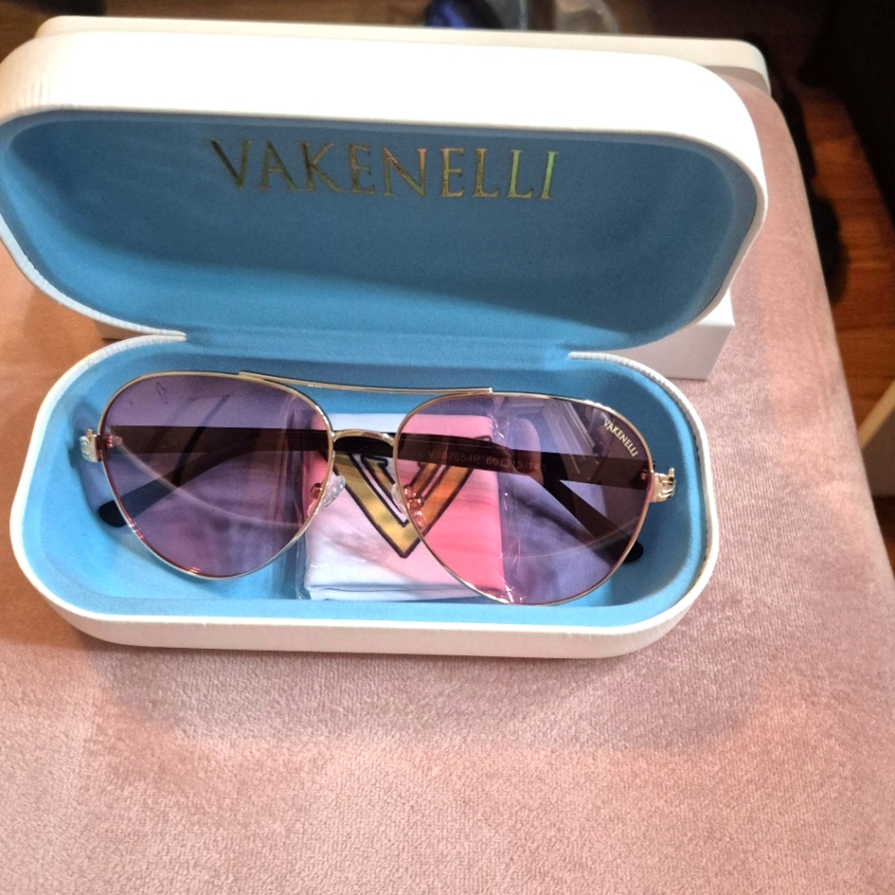 Vakenelli Pink Aviator Sunglasses